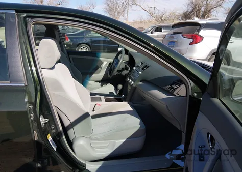 2010 Toyota Camry Le z USA, uszkodzony, nr VIN 4T4BF3EK2AR038408